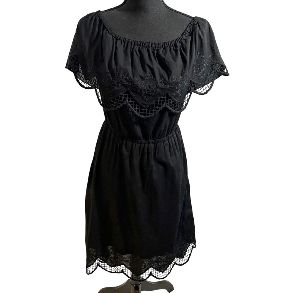 California Happening Medium Black Floral Embroidered Cut Out Off Shoulder Dress
